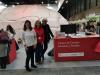 La presidenta del CSIC, Elisa del Pino, visita el stand del CCHS en la Feria Madrid Es Ciencia